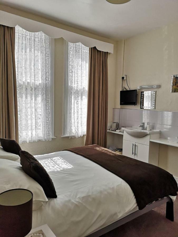 Sylvern House Hotel Скарбъро Екстериор снимка